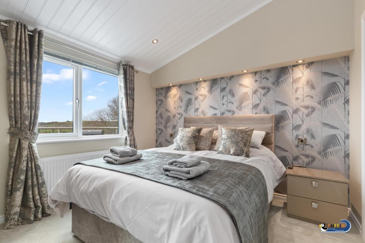 Valley View Lodge - Luxury Lodge, Hot Tub, Close To Beach Penally Exterior photo